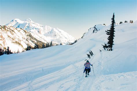 7 Best Trails for Snowshoeing and Winter Hiking in Washington State