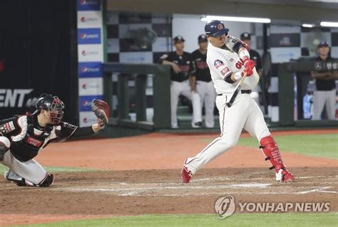 이대호 선취 1타점 적시타 연합뉴스