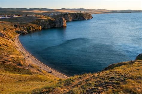 Vista Da Aldeia De Khuzhir De Shamanka Rock No Lago Baikal Na Ilha De