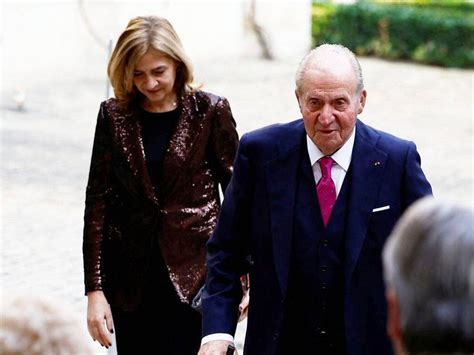 La infanta Cristina y el rey Juan Carlos lentejuelas y un bastón para