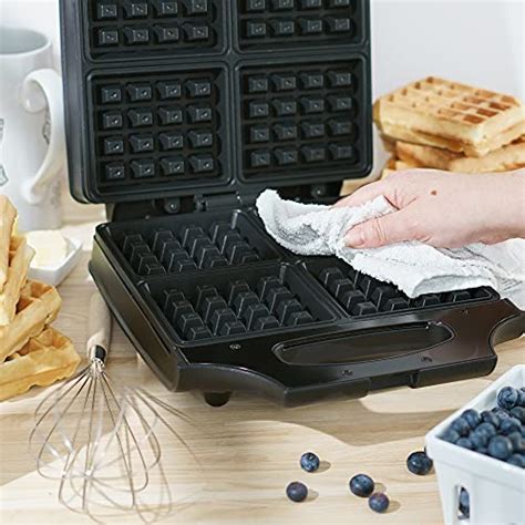 Bella Classic Waffle Iron 4 Square Belgian Waffle Maker Non Stick