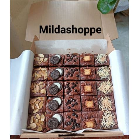 Jual Brownies Fudgy Shiny Crust Bisa Custom Tulisan HBD Hampers