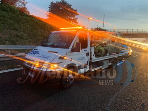 Grave Incidente Nella Notte Sulla Ad Afragola Multipla Si Ribalta E