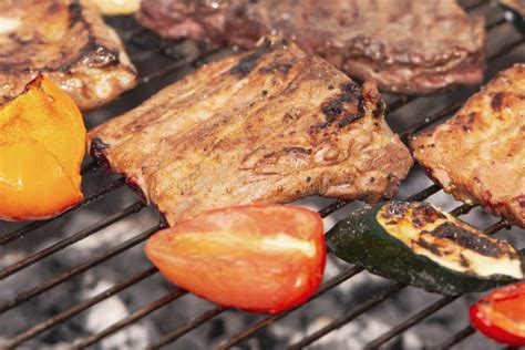 Costillas De Cerdo Asadas Adobadas Con Salsa De Mostaza De Miel Foto De