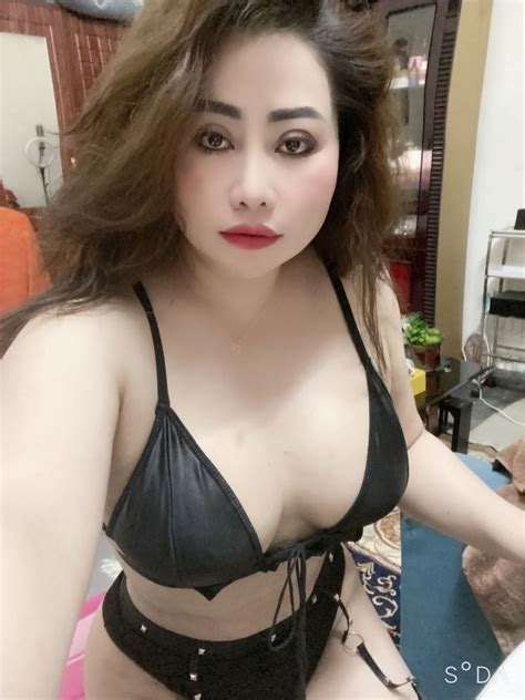 Anna Busty Milf Pakistani Escort In Ajm N