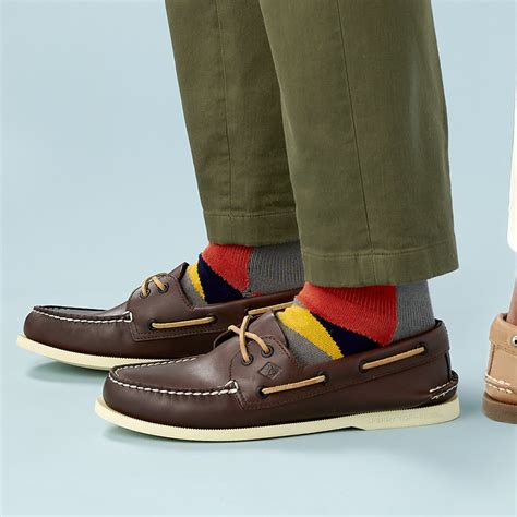 Wearing Socks With Boat Shoes - Best Style Guide for 2021