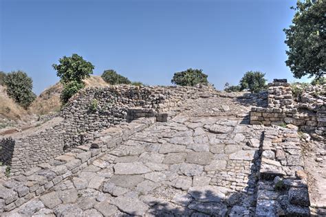 Walls Gate And Ramp Of Troy Ii Turkish Archaeological News