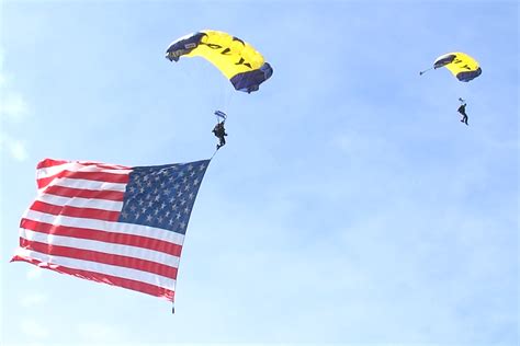 Watch Navy Starts 2019 Fargo Airsho With A Patriotic Skydive Inforum