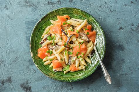 Cremige Penne mit Räucherlachs Rezept HelloFresh