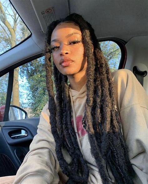 𝙋𝙧𝙚𝙩𝙩𝙮𝙗𝙡𝙪𝙣𝙩𝙯 Faux Locs Hairstyles Hair Styles Locs Hairstyles