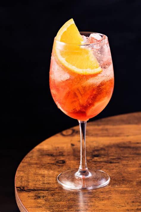 Italienischer Aperol Spritz Cocktail Mit Prosecco Und Mineralwasser