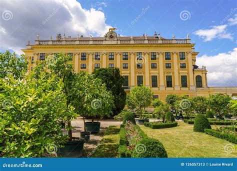 Schonbrunn Palace Architecture and Gardens Editorial Stock Photo ...