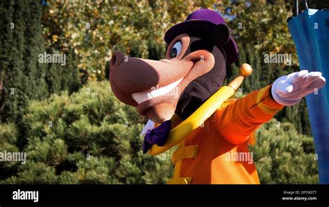 Disneyland Paris, characters on parade Stock Photo - Alamy