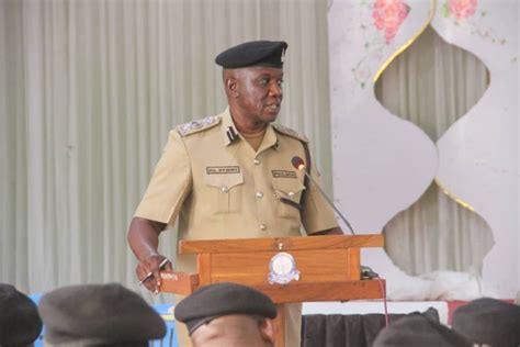 KAMISHNA WA OPERESHENI NA MAFUNZO YA JESHI LA POLISI AKUTANA NA MAOFISA