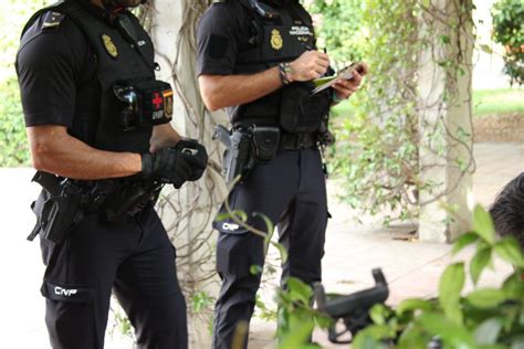 Detenido Por Ir En Patinete Enseñando Sus Genitales Ante Un Colegio