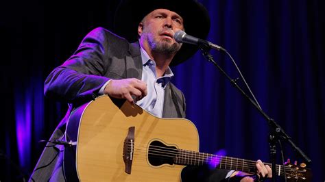 Garth Brooks 'crushed' as he cancels Ireland shows