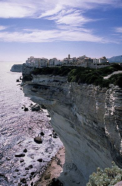 Perchée sur la mer Falaise Bonifacio Corse du Sud Corse