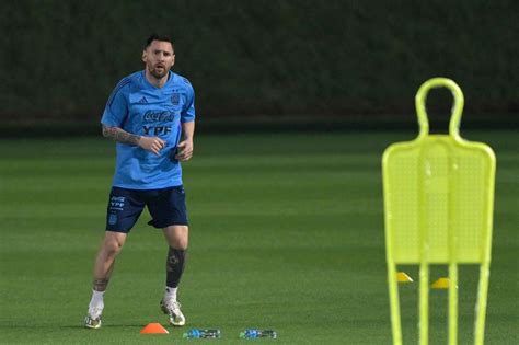 Bangkok Post - Messi trains separately, sparks injury speculation