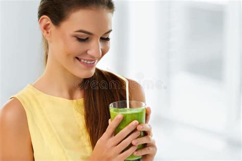 Healthy Food Eating Woman Drinking Detox Juice Lifestyle Die Stock