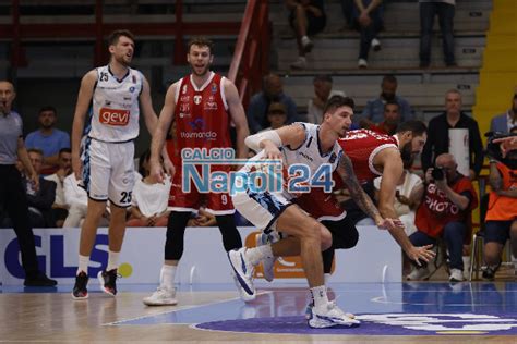 Impresa Fantastica Della Gevi Napoli Basket Battuti I Campioni D