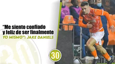 Jake Daniels del Blackpool es el primer futbolista británico en