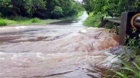 Aten O Motoristas C Rrego Transborda E Dificulta Tr Fego Na Marginal