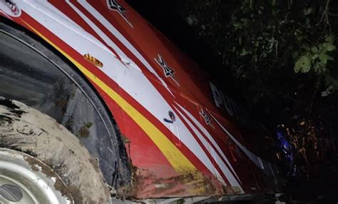 Bus Cayó En Un Abismo De 500 Metros Dejando Un Fallecido Y Tres