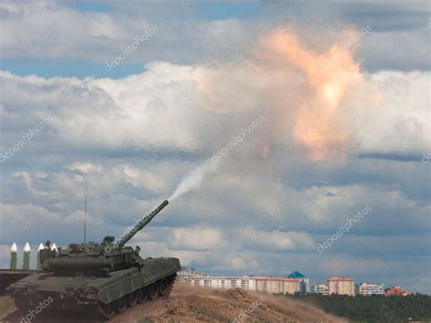 Shoot. Russian main battle tank. Stock Photo by ©bvitaly 11418487