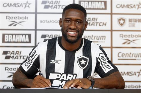 Botafogo anuncia a contratação do zagueiro Quissanga Bastos Jovem Pan