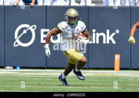 Georgia Tech running back Jahmyr Gibbs returns a kick during the first ...