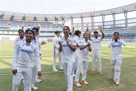 Harmanpreet Kaur leads India's lap of honour | ESPNcricinfo.com