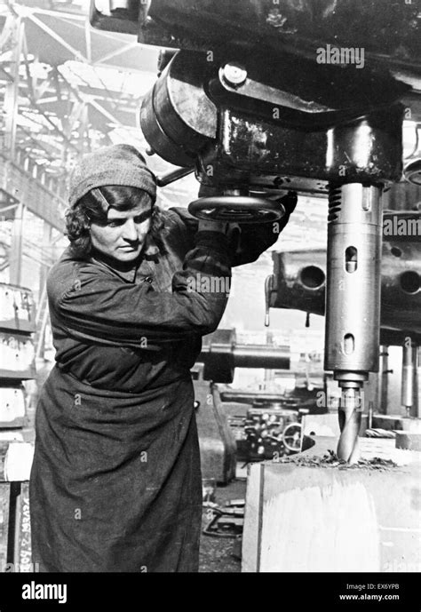 Women Factory World War Ii Hi Res Stock Photography And Images Alamy