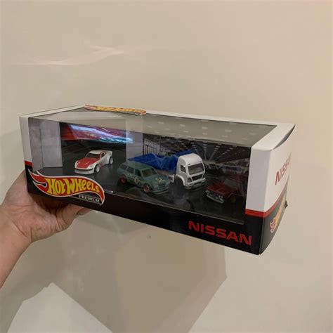 Hot Wheels Nissan Garage Set Datsun 510 Wagon Fairlady Z 240Z