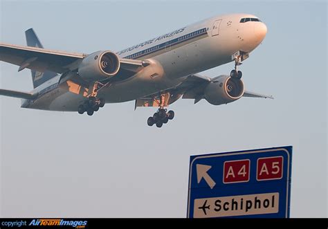 Boeing Er Singapore Airlines V Svk Airteamimages