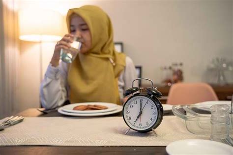 Ini Waktu Makan Malam Yang Tepat Saat Puasa Alodokter