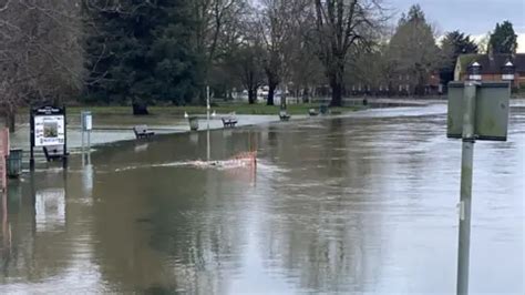 Oxfordshire flooding: Homes and cars submerged after heavy rain