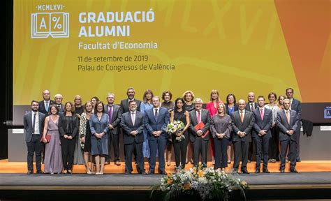 Comeva presente en el acto de graduación de los grados de Economía