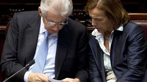 Monti sigue con los recortes en la Administración italiana