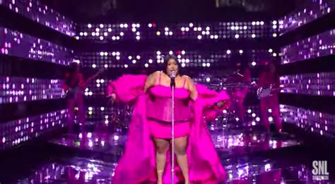 Watch Lizzo Debut Vulnerable New Single ‘special On ‘snl Rolling Stone