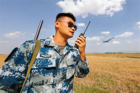 空军航空兵某旅开展实战化飞行训练，锤炼打赢硬功