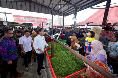 Sekretariat Kabinet Republik Indonesia Presiden Jokowi Tinjau Harga