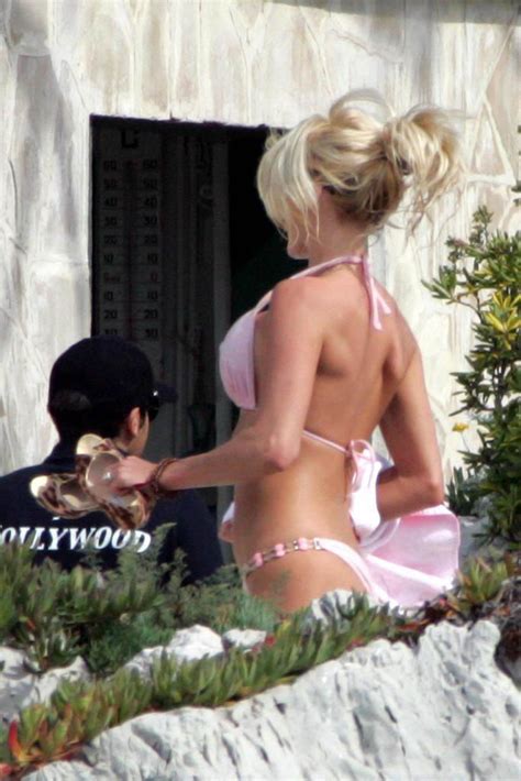 Victoria Silvstedt Page Nue N Gligente Seins Nus Bikini Photos