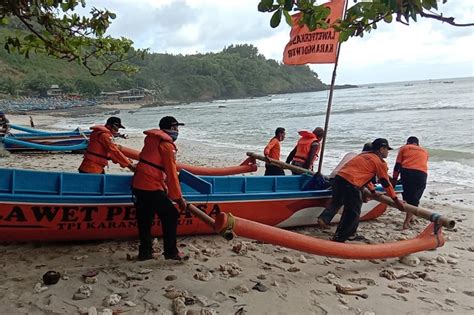 Tim Sar Lanjutkan Pencarian Pemancing Tenggelam Di Pantai Pasir Kebumen