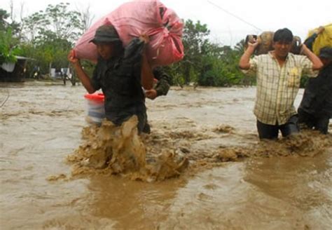 Gobierno reporta 800 familias damnificadas por inundación en Cobija