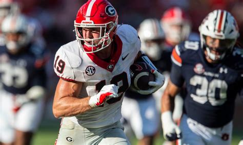 Brock Bowers Slides 2 Bulldogs Go In First Round Of Mock Draft