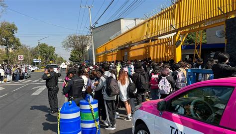 Encapuchados Toman Las Instalaciones De La Prepa De La Unam