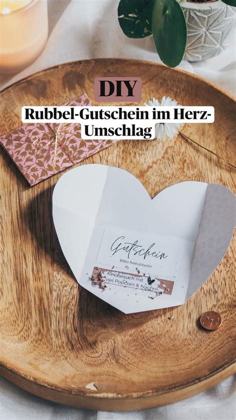 Rubbel Gutschein Basteln Originell Verpacken In Einem Herz Umschlag