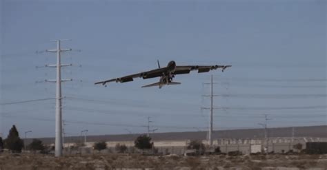 Two GIANT SCALE B-52 Stratofortresses: CRASH LANDING! - World War Wings