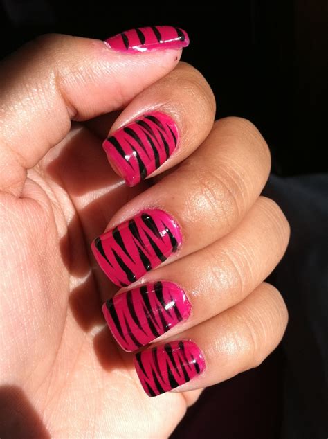 Magenta Tiger Stripe Nails Tiger Stripe Nails Nails Striped Nails