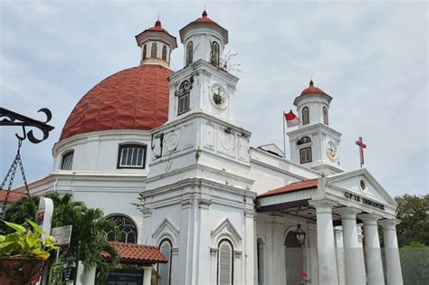 Berjalan Kaki Menikmati Peninggalan Sejarah Kota Lama Semarang